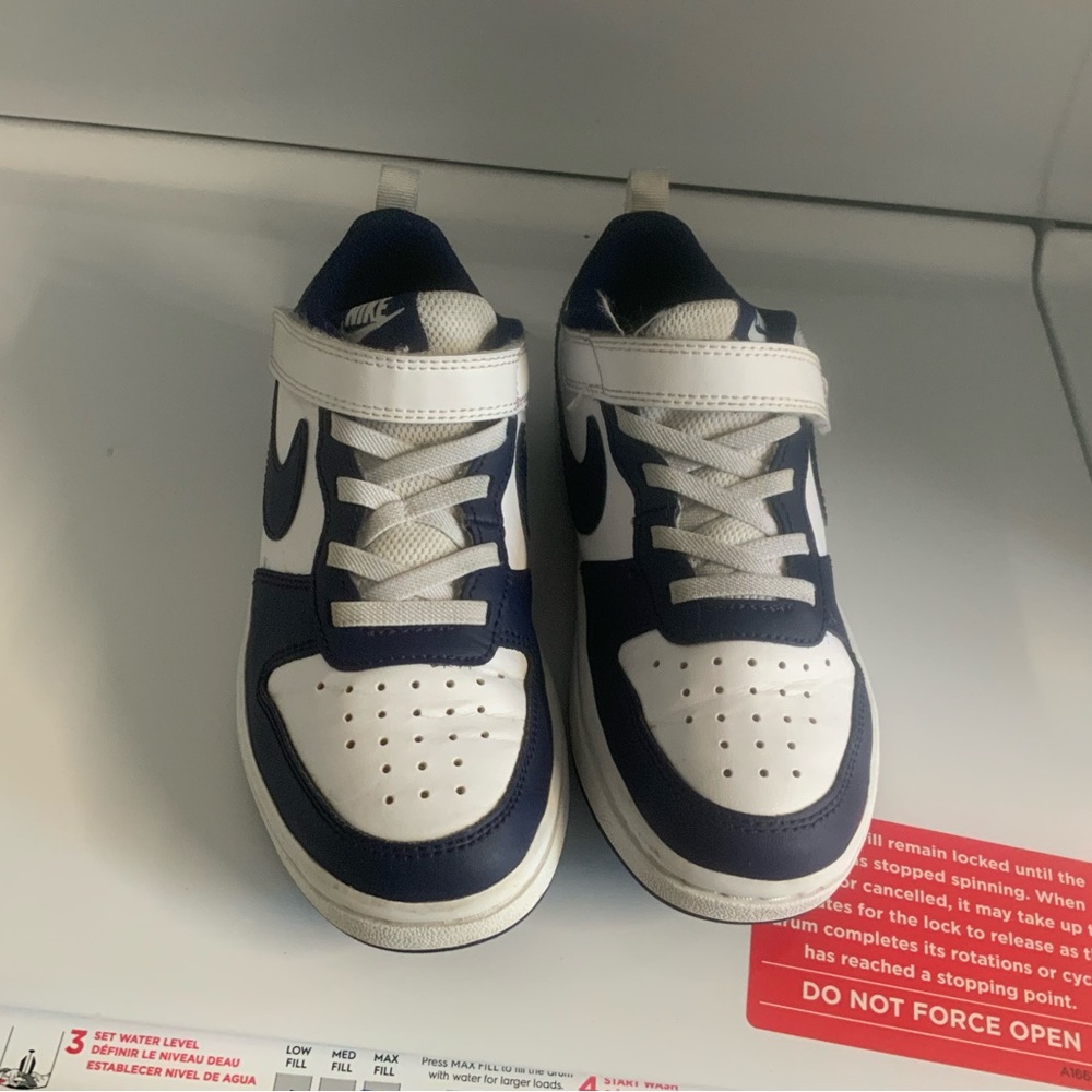 Nike Kids White and Navy Hook-and-Loop Sneakers
